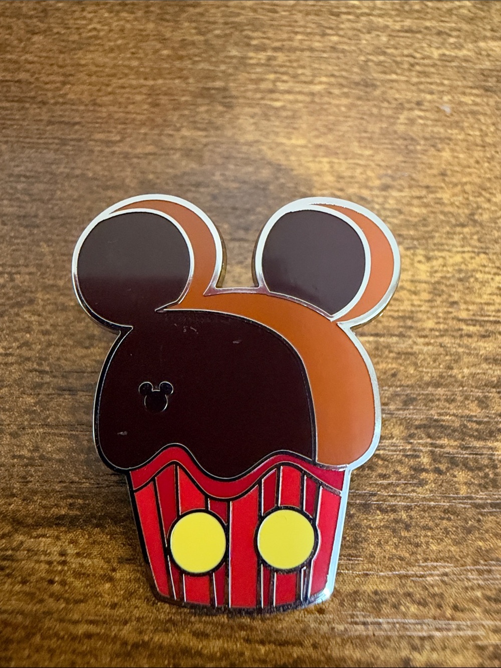 Walt Disney World hidden Mickey pins 2025 Wave B : Treats Mickey Mouse Cupcake